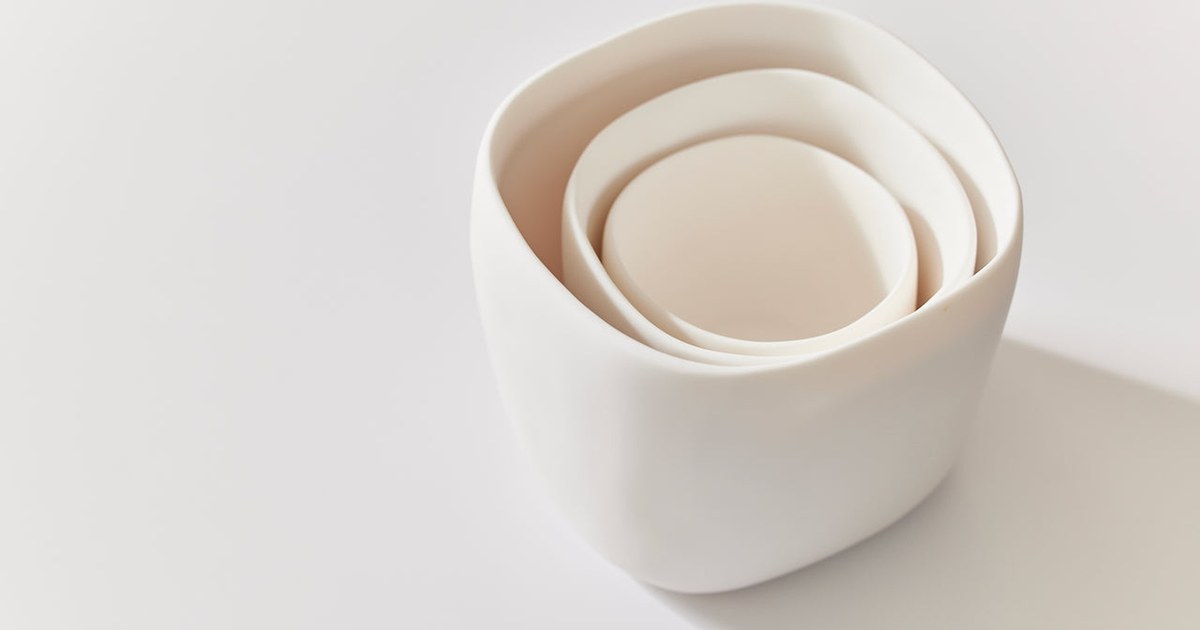 What Actually Belongs in the Middle of a Dining Table